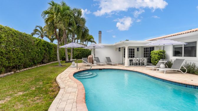 Exterior, Pool