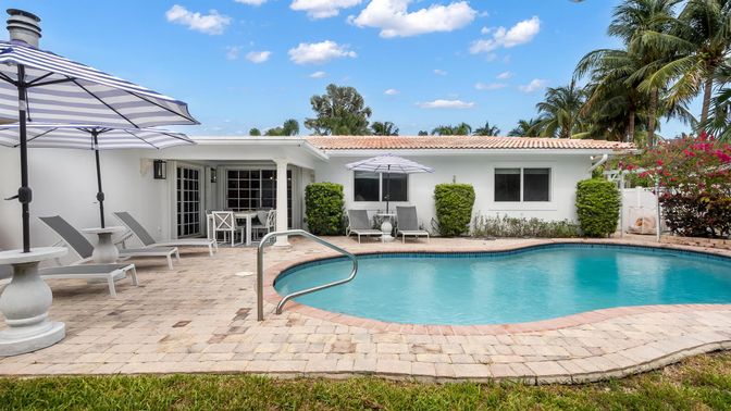 Exterior, Pool
