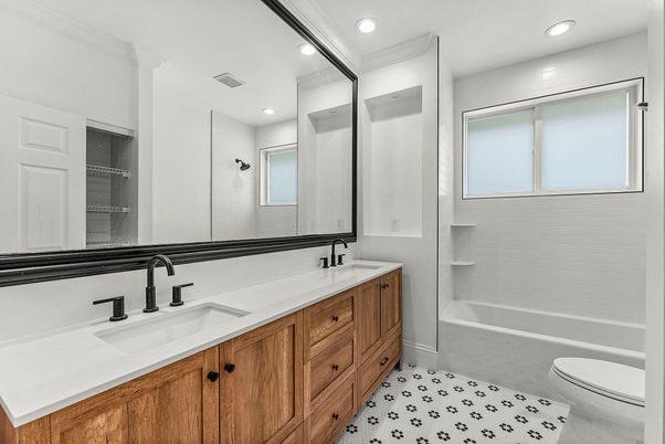 Bathroom, Dual Sink Vanities, Interior, Recessed Lighting