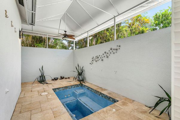 Interior, Pool, Sun Room