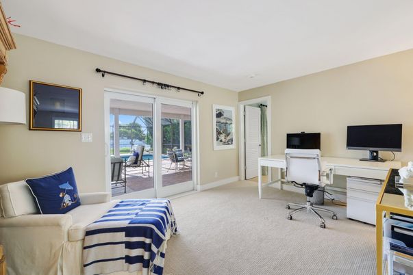 Home Office, Interior