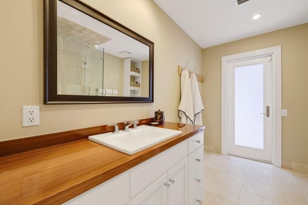 Bathroom, Interior, Recessed Lighting
