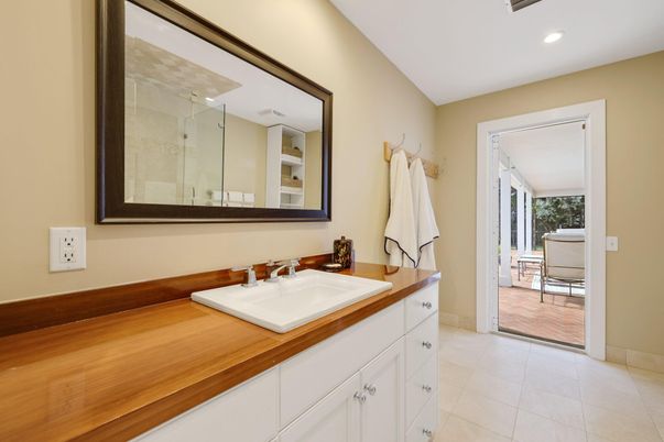 Bathroom, Interior, Recessed Lighting