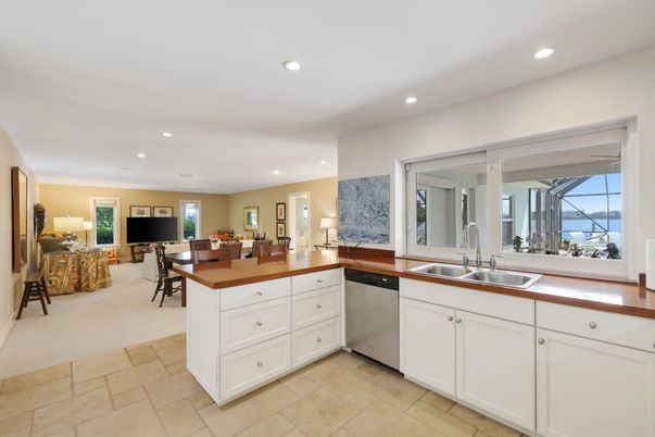 Dining room, Interior, Kitchen, Recessed Lighting