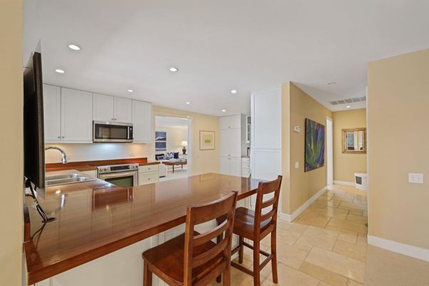 Dining room, Interior, Kitchen, Recessed Lighting, Stainless Steel Appliances