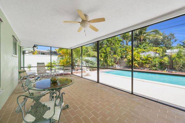 Interior, Pool, Sun Room