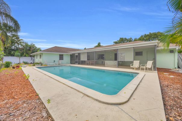 Exterior, Pool
