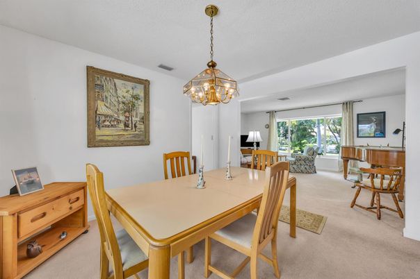 Chandelier, Dining room, Interior, Living room, Pendant Lights