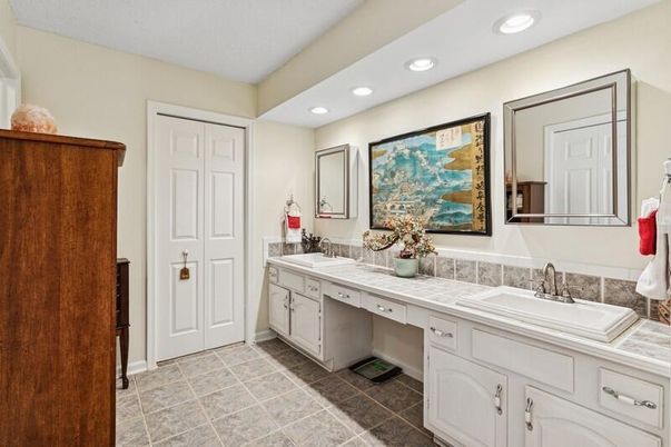 Bathroom, Dual Sink Vanities, Interior, Recessed Lighting