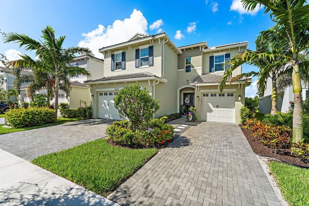 Attached, Exterior, Facade, Mediterranean
