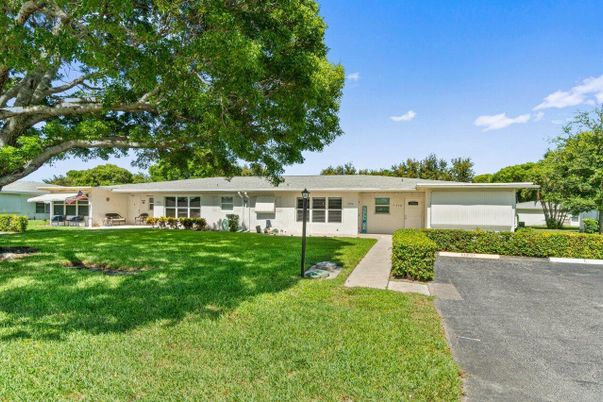 Backyard, Exterior, Facade, Ranch