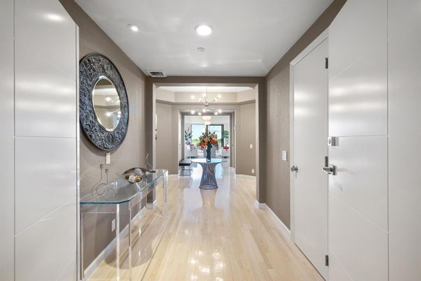 Interior, Pendant Lights, Recessed Lighting, Wood Texture Flooring