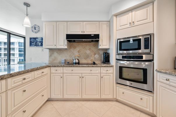 Interior, Kitchen, Pendant Lights, Stainless Steel Appliances