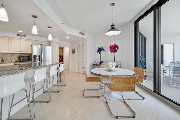 Dining room, Interior, Kitchen, Pendant Lights, Recessed Lighting, Stainless Steel Appliances