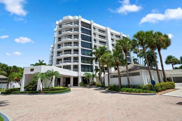 Exterior, Facade, Condo Building