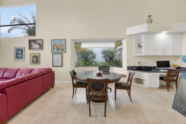 Home Office, Interior