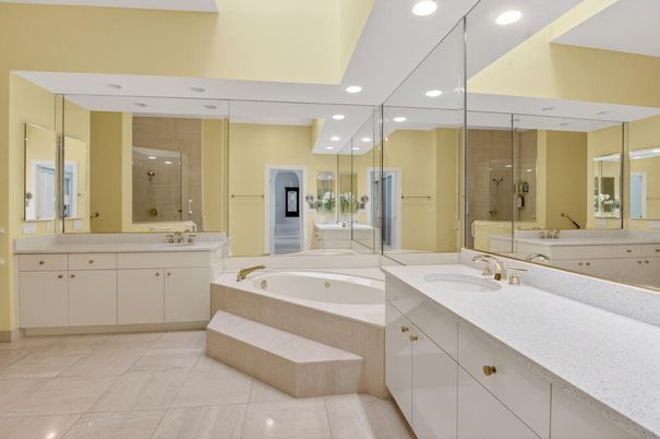 Bathroom, Dual Sink Vanities, Interior, Recessed Lighting