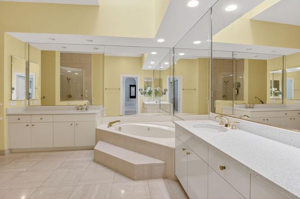 Bathroom, Dual Sink Vanities, Interior, Recessed Lighting
