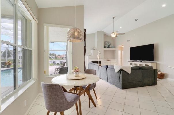 Dining room, Interior, Living room, Pendant Lights, Recessed Lighting