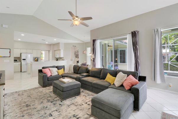 Interior, Kitchen, Living room, Pendant Lights, Recessed Lighting, Stainless Steel Appliances