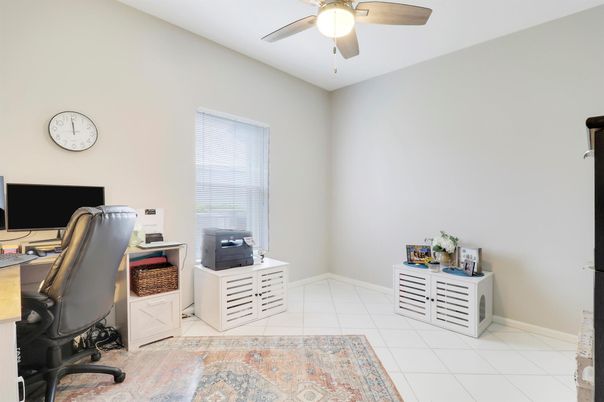 Home Office, Interior