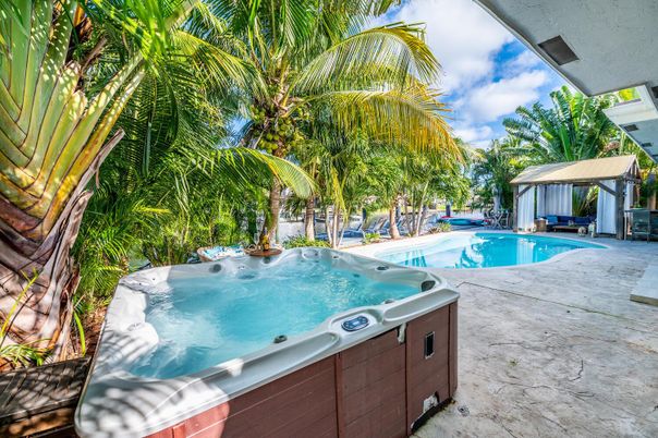 Exterior, Hot Tub, Pool