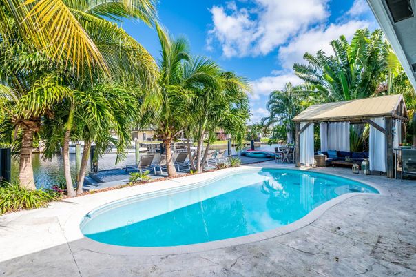 Exterior, Pool