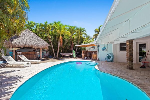 Exterior, Pool