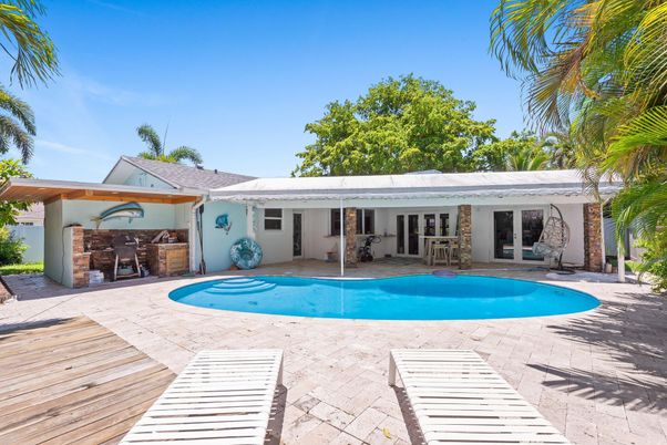 Exterior, Pool
