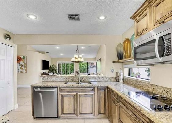 Chandelier, Interior, Kitchen, Recessed Lighting, Stainless Steel Appliances