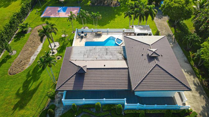 Exterior, Drone