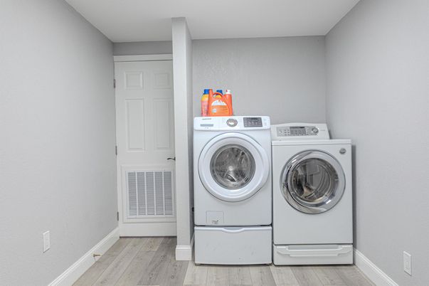 Interior, Utility Closets, Washer, Wood Texture Flooring