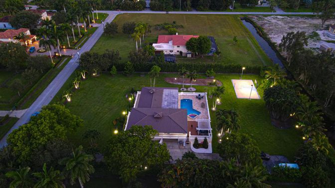 Exterior, Drone