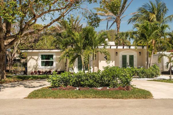 Exterior, Facade, Spanish Mediterranean