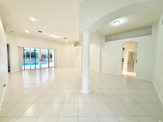 Empty room, Interior, Recessed Lighting