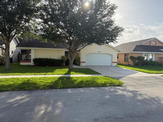 Attached, Exterior, Facade, Ranch