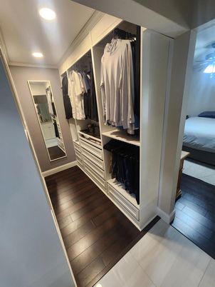 Bedroom, Interior, Recessed Lighting, Walk-in Closets, Wood Texture Flooring