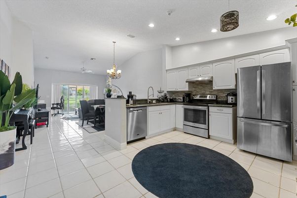 Chandelier, Dining room, Interior, Kitchen, Recessed Lighting, Stainless Steel Appliances
