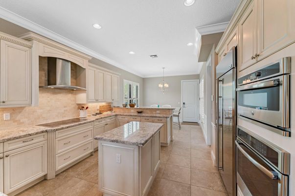 Chandelier, Dining room, Interior, Kitchen, Recessed Lighting, Stainless Steel Appliances