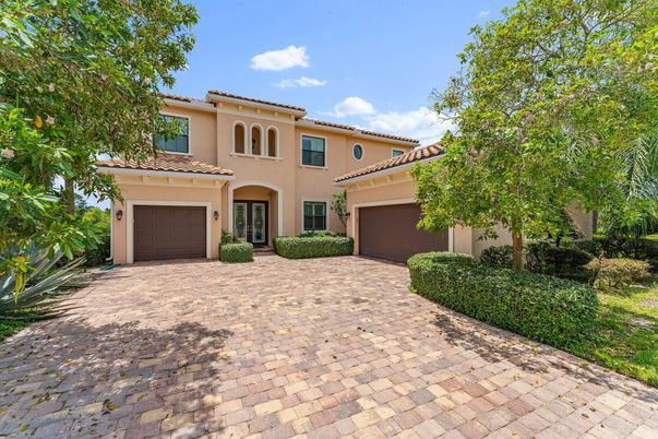 Attached, Exterior, Facade, Mediterranean