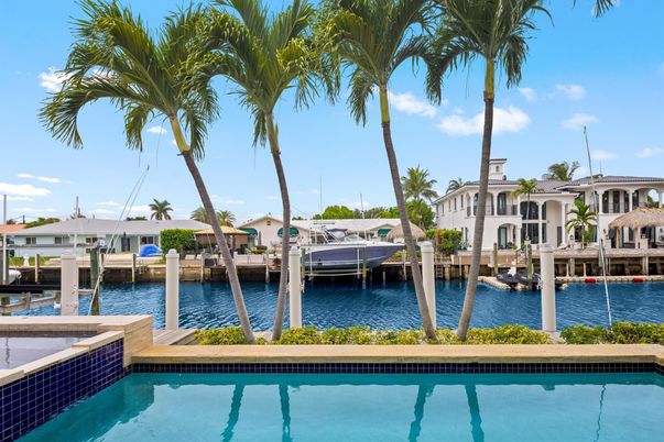 Exterior, Pool, Water