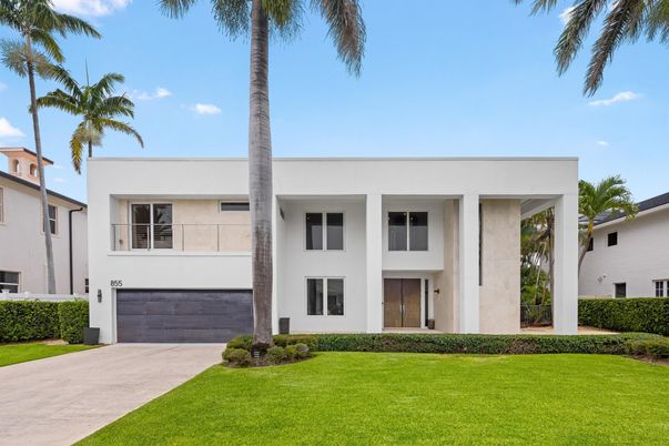 Attached, Exterior, Facade, Modern