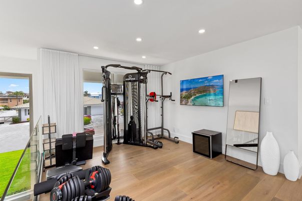 Fitness Equipment, Interior, Recessed Lighting, Wood Texture Flooring