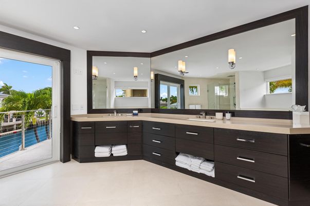 Bathroom, Dual Sink Vanities, Interior, Recessed Lighting