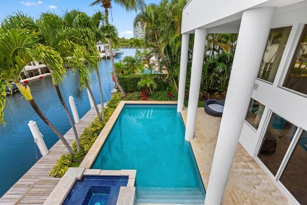 Exterior, Pool, Water