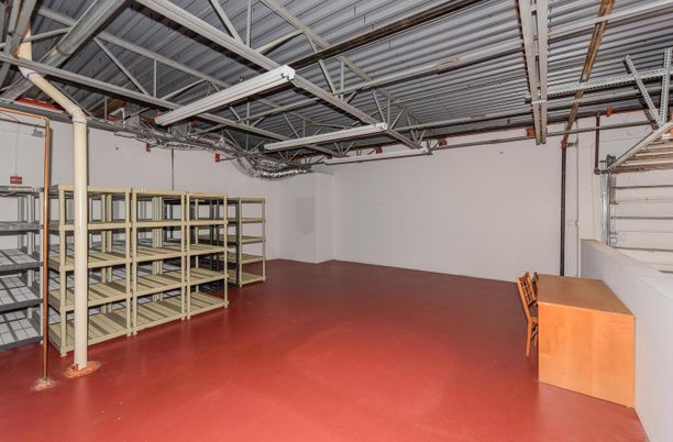 Garage, Interior