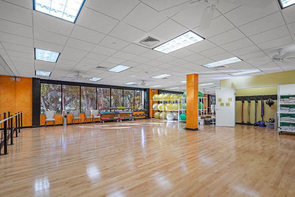 Fitness Equipment, Interior, Recessed Lighting, Wood Texture Flooring