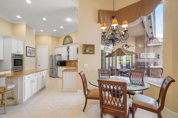 Chandelier, Dining room, Interior, Kitchen, Recessed Lighting, Stainless Steel Appliances