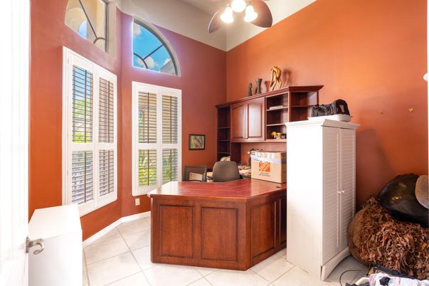Home Office, Interior