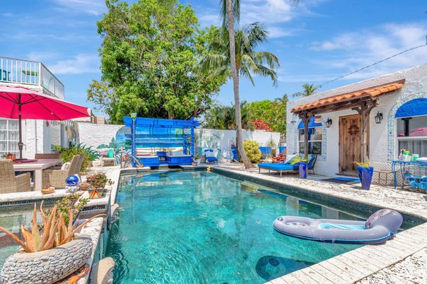 Exterior, Playground, Pool
